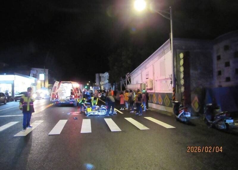 台灣新聞通訊社-去超商成最後一哩路！女奔跑過斑馬線遭小貨車撞飛慘死