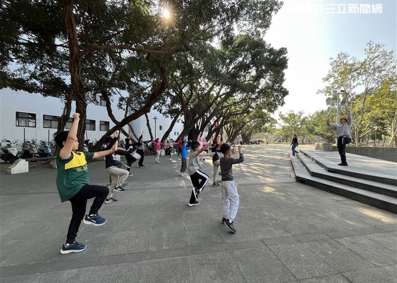 台灣新聞通訊社-超萌「宋江陣」現身新營！15位小探險家結訓　兩天一夜用身體寫家鄉故事