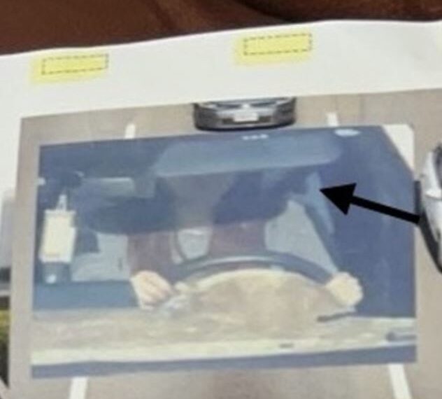 台灣新聞通訊社-繫安全帶還被抓拍開單！她委屈：能申訴？網看照片「少1步驟」傻眼