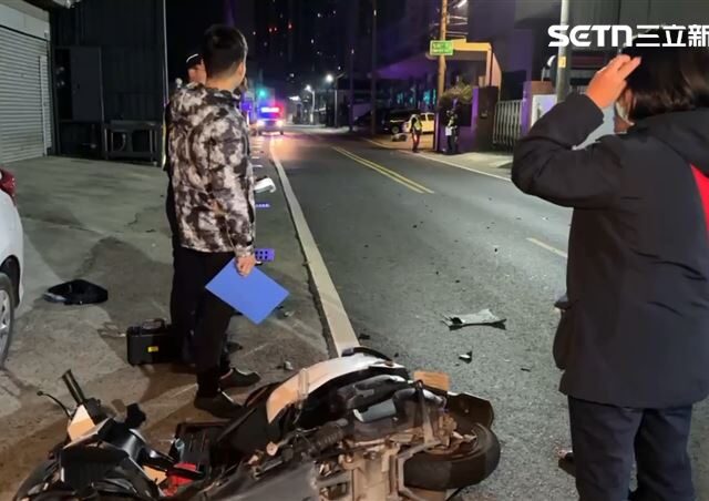 台灣新聞通訊社-機車對撞噴飛百公尺！大里男騎士「口鼻流血」現場血跡斑斑到院前無呼吸