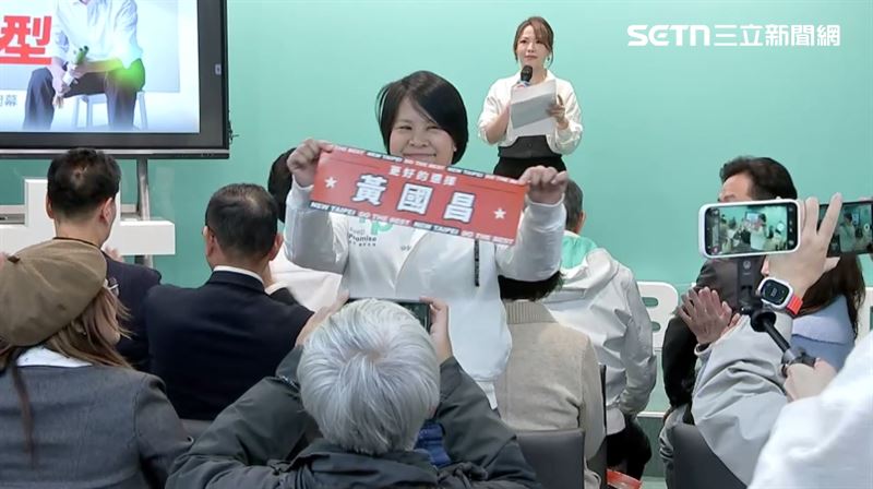 台灣新聞通訊社-不甩未棄中國籍爭議！中配李貞秀就職立委前…現身新北競總挺黃國昌