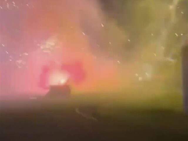 台灣新聞通訊社-新春釀悲劇！華裔男放煙火　左腿當場炸斷「僅皮肉相連」慘截肢