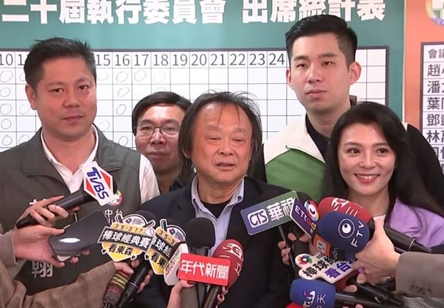 台灣新聞通訊社-帶3子弟兵登記議員初選　王世堅笑喊：民進黨總算有新派系「堅系」
