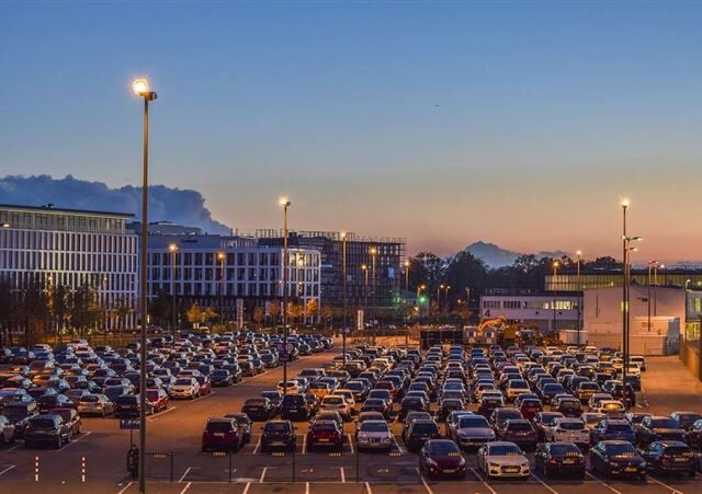 台灣新聞通訊社-再降價！車市連砍2波「4車型」折扣曝光　最高狂省33萬