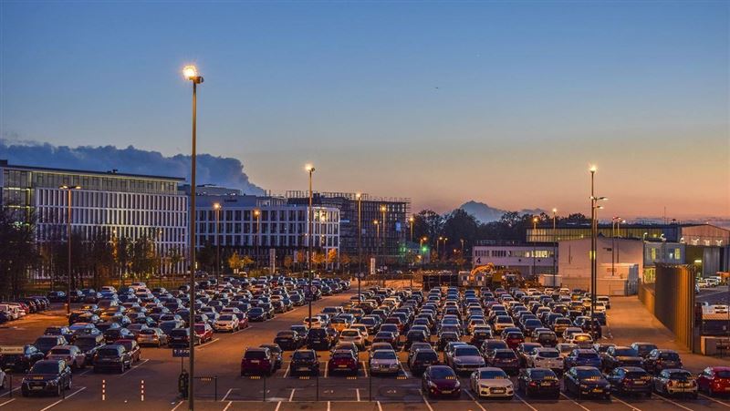 台灣新聞通訊社-再降價！車市連砍2波「4車型」折扣曝光　最高狂省33萬