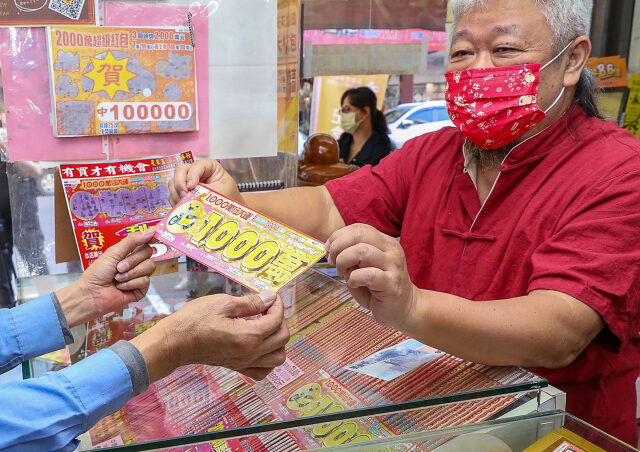 台灣新聞通訊社-春節連買5張刮刮樂　她揭露「中獎技巧」：中了1萬元