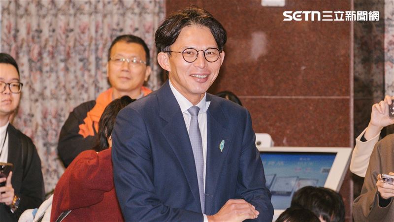 台灣新聞通訊社-黃國昌轟綠排考察浪費時間！林月琴秀數據狠打臉：難道你在說廖偉翔？