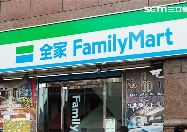 台灣新聞通訊社-春節要結束了！全家「紅帽子禮盒」69折出清　一票人瘋搶