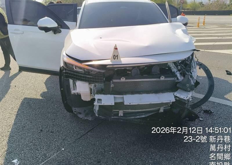 台灣新聞通訊社-自動駕駛肇事！休旅車追撞國道緩撞車「飄移180度」　1人受傷送醫