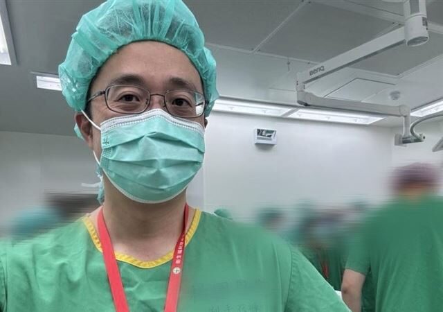 台灣新聞通訊社-手術中…名醫一旁納涼！爆廠商「代刀3年」　博田院長：全台很多都這樣