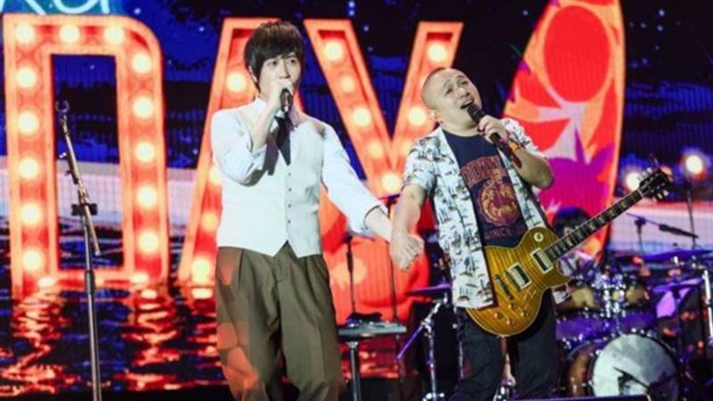 台灣新聞通訊社-「脫拉庫」主唱張國璽家暴！對親妹動粗害她流鼻血　法院判拘役25日