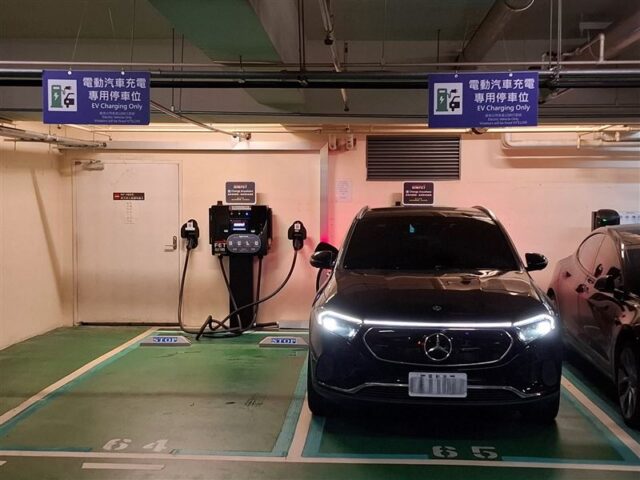 台灣新聞通訊社-一鍵隨插即充　遠傳成「賓士暢行」充電漫遊營運夥伴