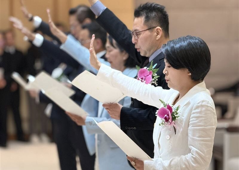 台灣新聞通訊社-李貞秀爭議聲中就職立委　綠議員嘆：捍衛法制都做不到，怎麼捍衛國家？