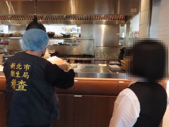 台灣新聞通訊社-凱撒沙拉惹禍？貝里尼宏匯店爆「多人上吐下瀉」急送醫　衛生局採檢中