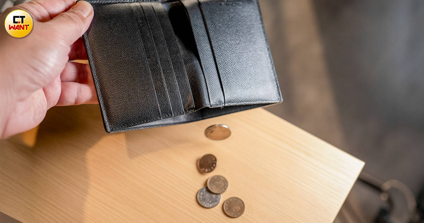 台灣新聞通訊社-詐團冒充金管會來電「不配合帳戶就凍結」　他照做寄金融卡10萬元全被盜