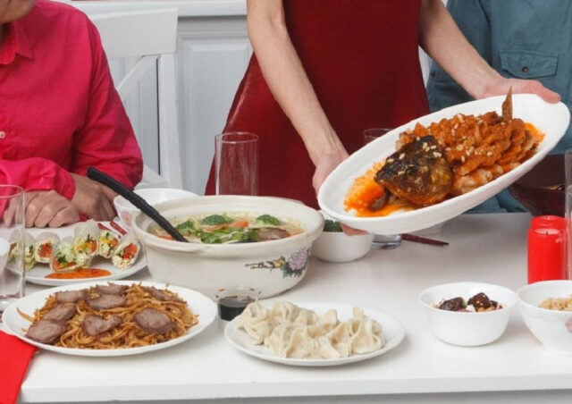 台灣新聞通訊社-婆婆嫌年菜難吃還逼做家事　人妻氣炸：娶媳婦就全家沒用的家庭