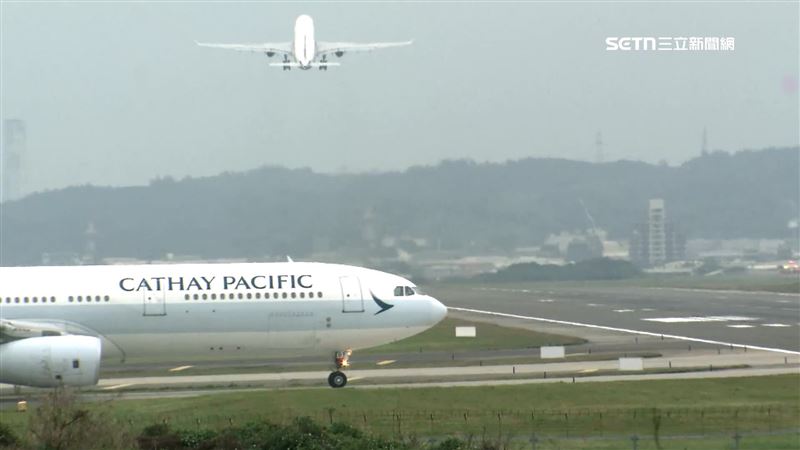 台灣新聞通訊社-快訊／國泰航空CX449剛起飛…又緊急折返小港機場！原因曝光