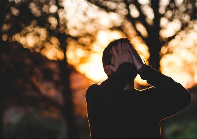 台灣新聞通訊社-坐擁1億卻像活在地獄！老翁退休半年因「1心態」崩潰：有錢才是痛苦開始