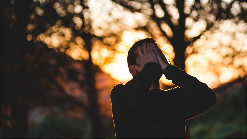 台灣新聞通訊社-坐擁1億卻像活在地獄！老翁退休半年因「1心態」崩潰：有錢才是痛苦開始