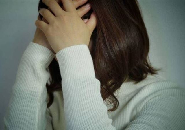 台灣新聞通訊社-闖女子宿舍脫褲問「幫我打手X好嗎？」她嚇哭還被敲頭！惡男的報應來了