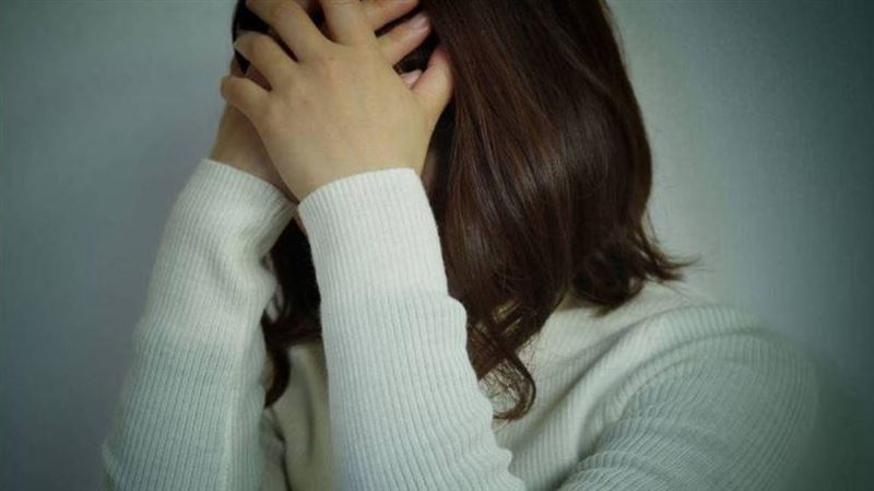 台灣新聞通訊社-闖女子宿舍脫褲問「幫我打手X好嗎？」她嚇哭還被敲頭！惡男的報應來了