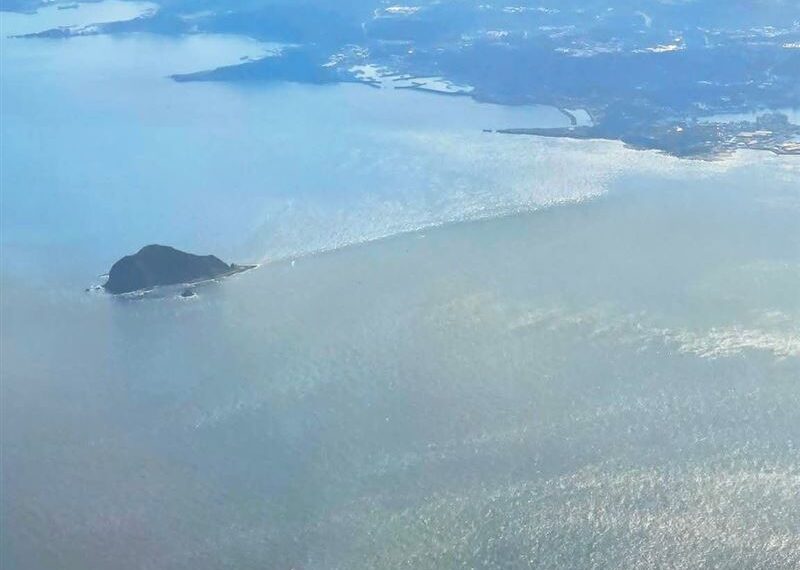 台灣新聞通訊社-台灣百慕達揭密!基隆神祕海域「舟至即沉」氣象站曝海檻地形驚人真相