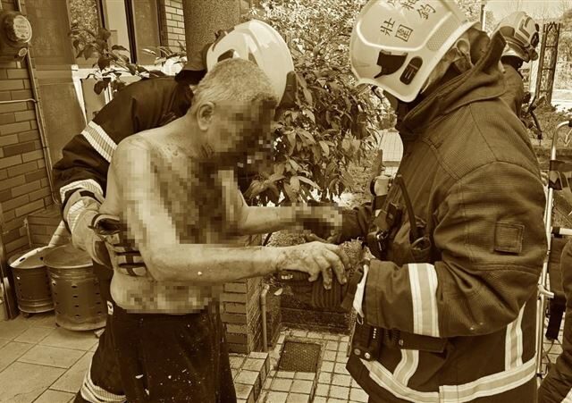 台灣新聞通訊社-報復意味濃！詭異包裹炸傷姊弟…內含「黑火藥」害他們渾身傷、滿臉血