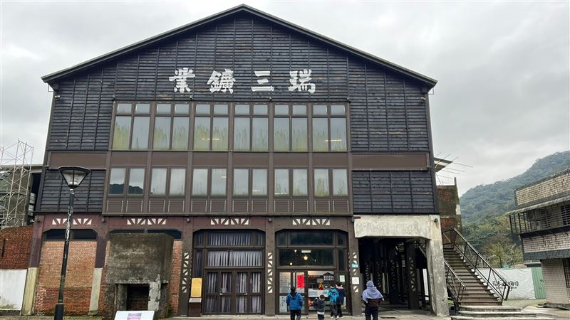 台灣新聞通訊社-新北猴硐春節限定!運煤橋串整煤廠友善通道,獨家體驗1:1翻車機