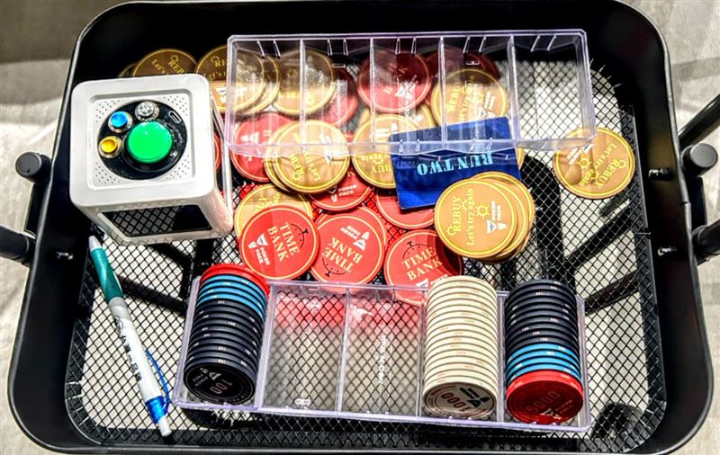 台灣新聞通訊社-假競技真賭博　永和警破獲德州撲克賭場逮23人送辦