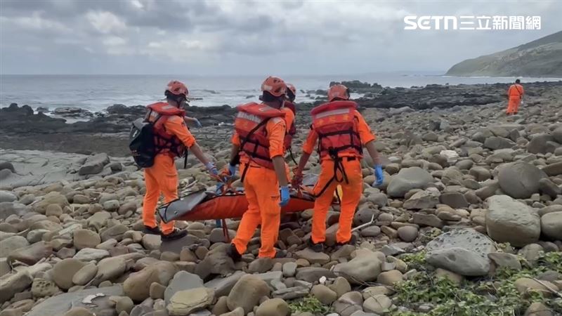 台灣新聞通訊社-海漂23天變乾屍…小年夜這天回家了!搜救員靠死者身上1物:認出女教練
