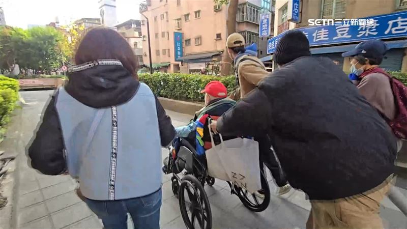 台灣新聞通訊社-8億人瑞娶69歲看護！子女街頭搶人　律師提2疑點：有良心嗎？