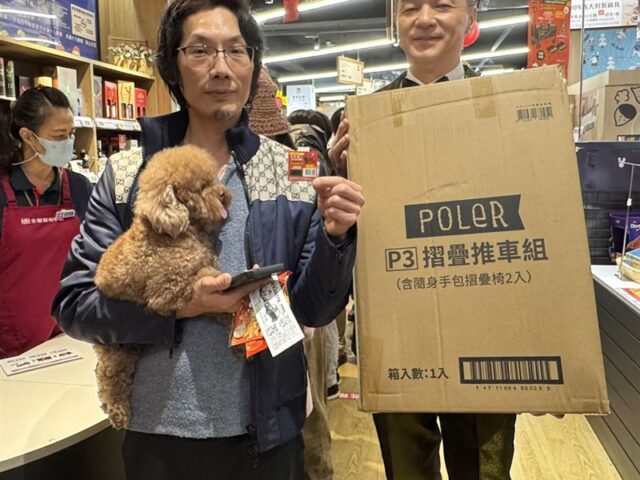 台灣新聞通訊社-全聯、大全聯福袋開搶！頭香前一天11點就來排　全聯先生久違現身了