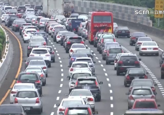 台灣新聞通訊社-國道3路段紫爆「時速剩3公里」下午11處地雷區出爐　還沒出發快避開