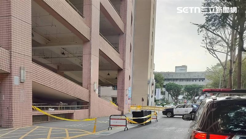 台灣新聞通訊社-警拉封鎖線採證！大葉高島屋驚傳墜樓　女子重摔路面當場死亡