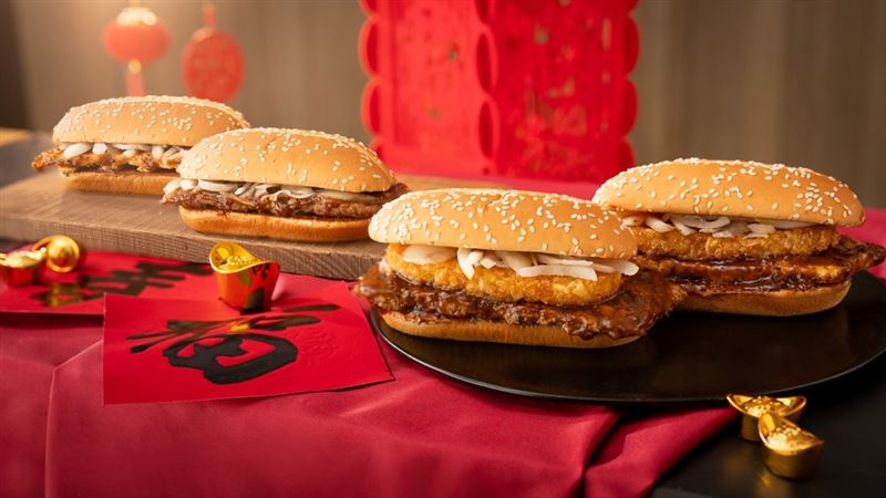 台灣新聞通訊社-尾牙吃麥當勞！下秒老闆送「超狂大禮」驚呆員工　眾人跪了：薯來堡真香