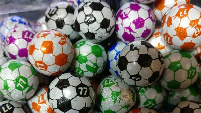 台灣新聞通訊社-過年必吃懷舊零食!「足球巧克力、台式馬卡龍」真名曝光