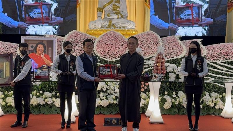 台灣新聞通訊社-為完成母親生前遺願！地方仕紳捐贈台中消防1輛救護車　提升搶救效能