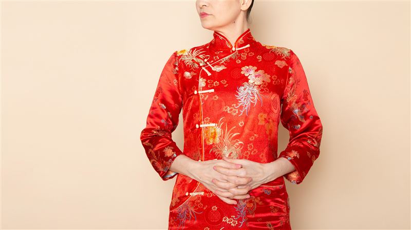 台灣新聞通訊社-過年穿紅犯大忌？婆婆嗆：全世界都知道　媳婦神回擊「不發紅包了」