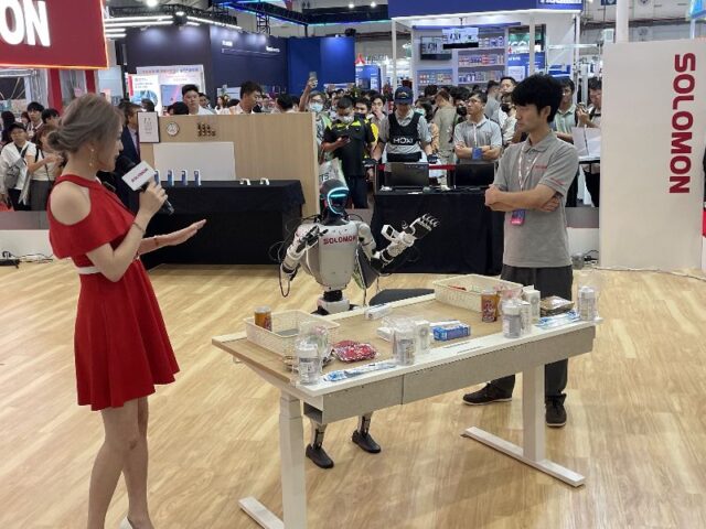 台灣新聞通訊社-人形機器人奔跑跳躍更聰明　2026年上產線操作