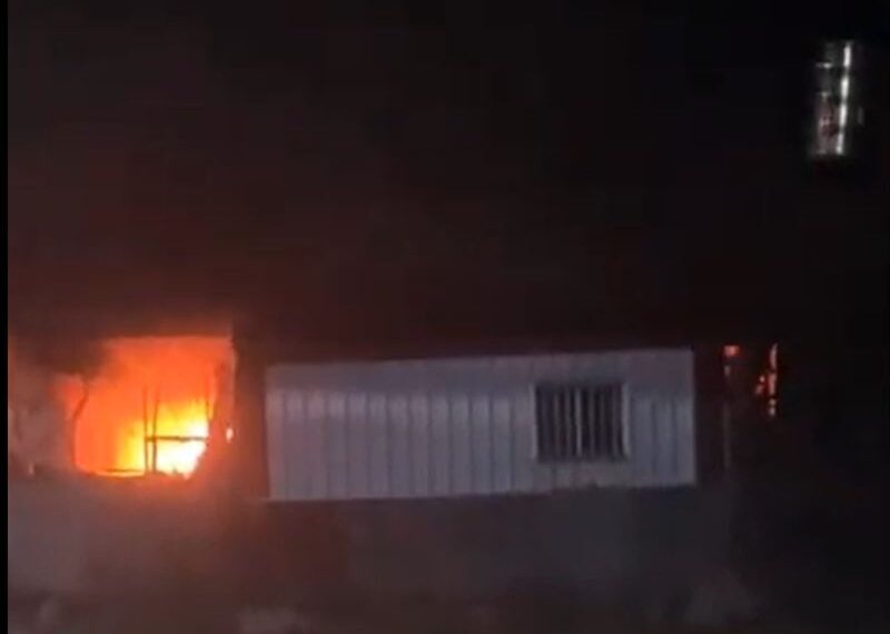 台灣新聞通訊社-凌晨驚醒見大伯房陷火海！侄兒「還原搶救無效瞬間」電暖爐恐釀災