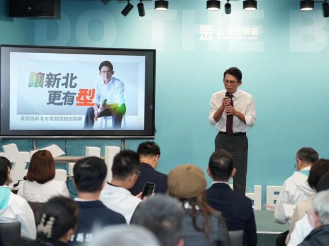 台灣新聞通訊社-回顧黃國昌從政路…首任老大是民進黨！作家諷：背叛成習的小弟