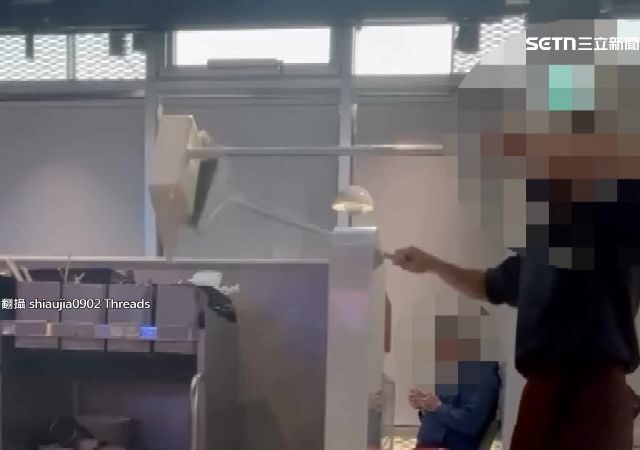 台灣新聞通訊社-全台最大旗艦店！牛排館掃地畚箕舉高清灰