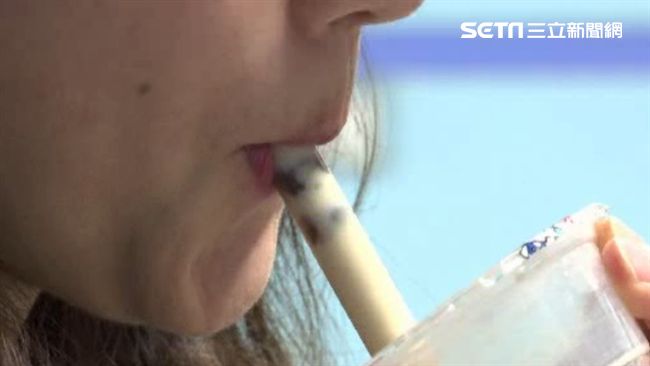 台灣新聞通訊社-不是50嵐、清心！韓妞來台灣愛上「神級手搖飲」　連喝3天都不膩