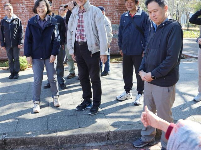 台灣新聞通訊社-蔡英文爬山片BGM是「i-dle新歌」！網聽見舒華聲音驚呆：以為我聽錯