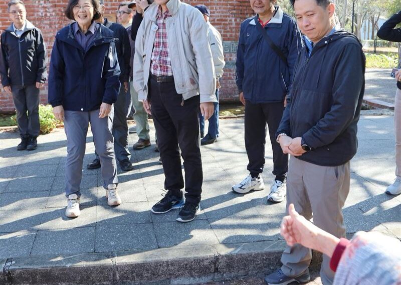 台灣新聞通訊社-蔡英文爬山片BGM是「i-dle新歌」！網聽見舒華聲音驚呆：以為我聽錯