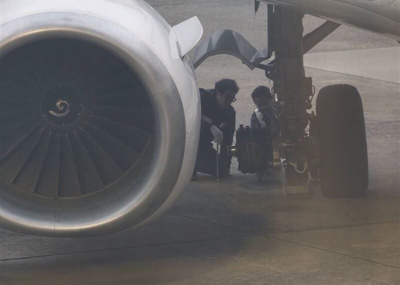 台灣新聞通訊社-Mayday原音重現！德威航空桃機掉輪胎「10分鐘3航班」求救塔台錄音曝光