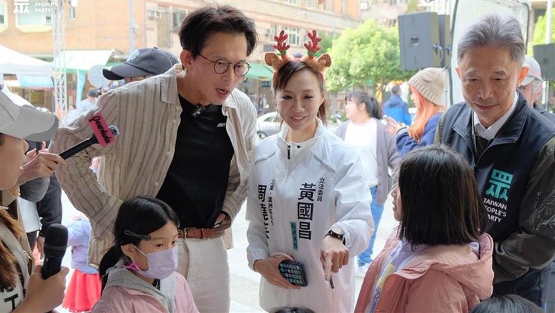 台灣新聞通訊社-黃國昌子弟兵諷對手「家樂福上班」！她怒：服務過的客人比你的選民多