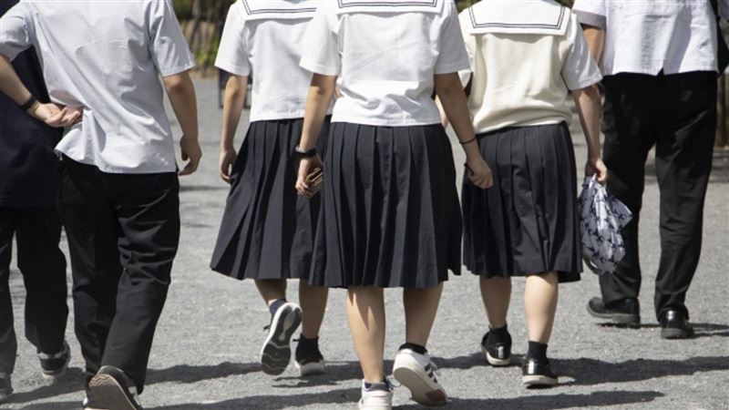 台灣新聞通訊社-恐怖畢旅！男領隊深夜「闖5少女房」喝酒拉扯　還拔房卡：出來單獨聊