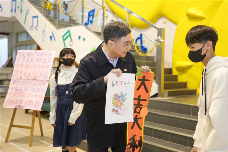 台灣新聞通訊社-訪幸夫愛兒園關懷院童！卓榮泰：社會安全網2.0 將投入819.6億挺弱勢