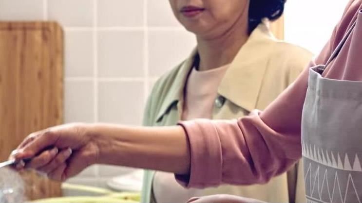 台灣新聞通訊社-春節吉祥物？除夕拜拜完「只做這1事」人妻超崩潰　眾人揭婆婆暗黑想法